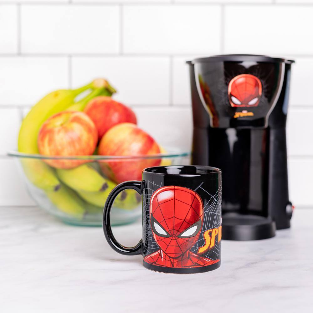 Uncanny Brands Single-Serve Black Marvel Spiderman Coffee Maker with Mug CM-MVC-SM1