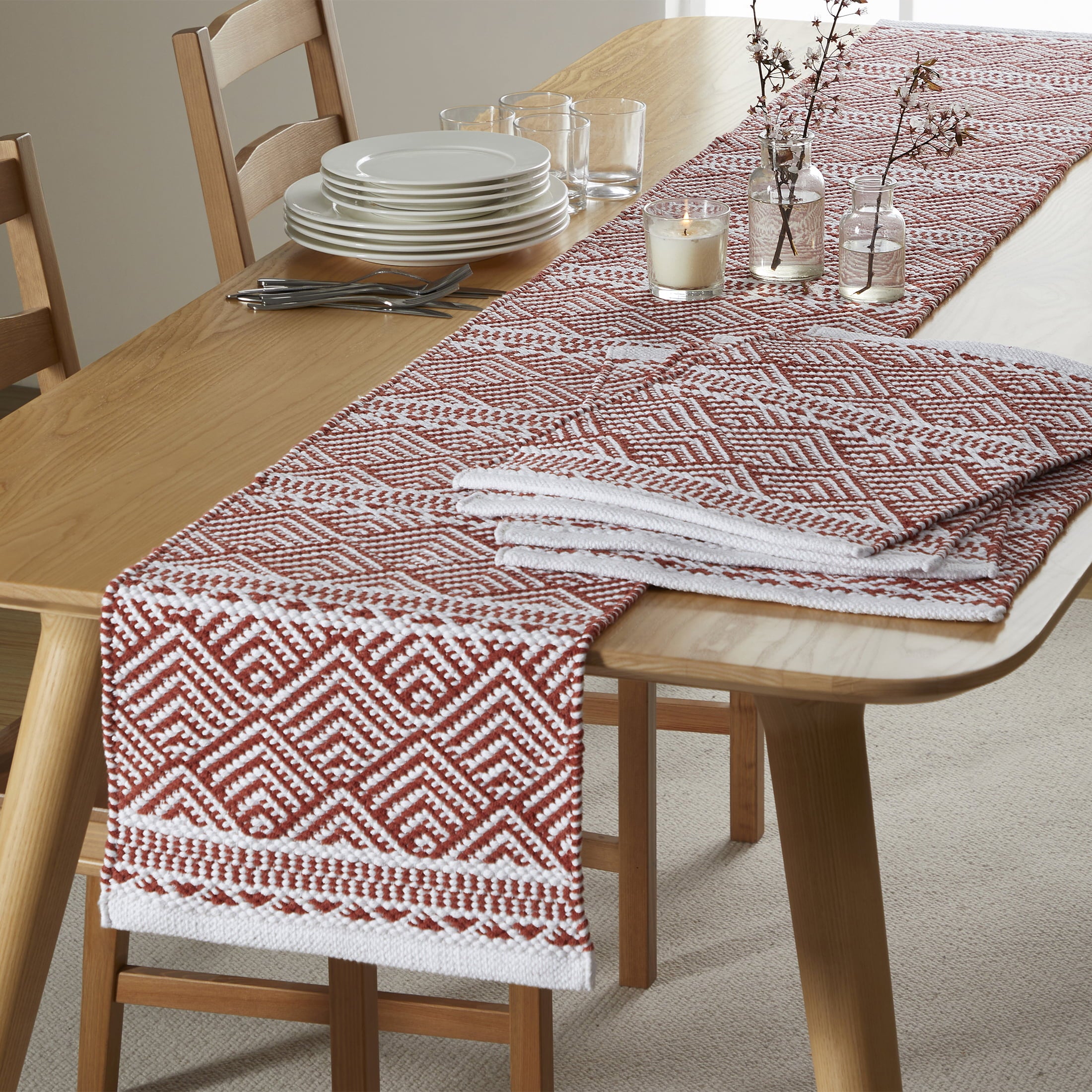 Better Homes and Gardens Geo Stripe Cotton Rich 14 x 90 Table Runner， Brick