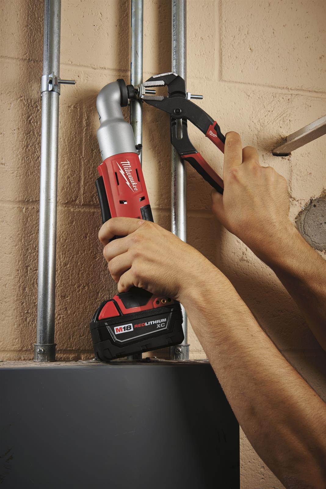 Milwaukee Tool 2667-20 Milwaukee M18 Cordless 2-Speed Right Angle Impact Drivers