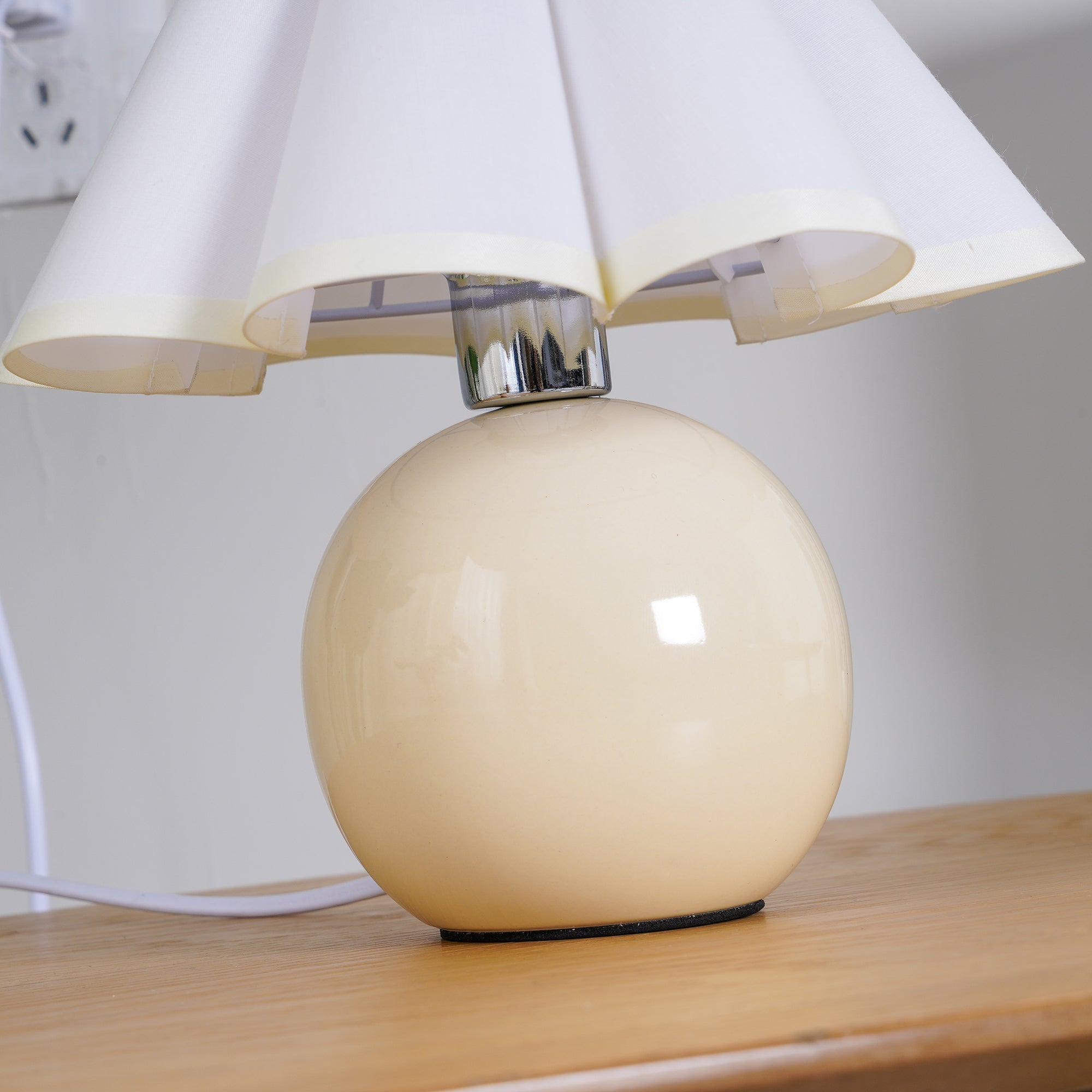 Kicsi Knife Pleat Table Lamp