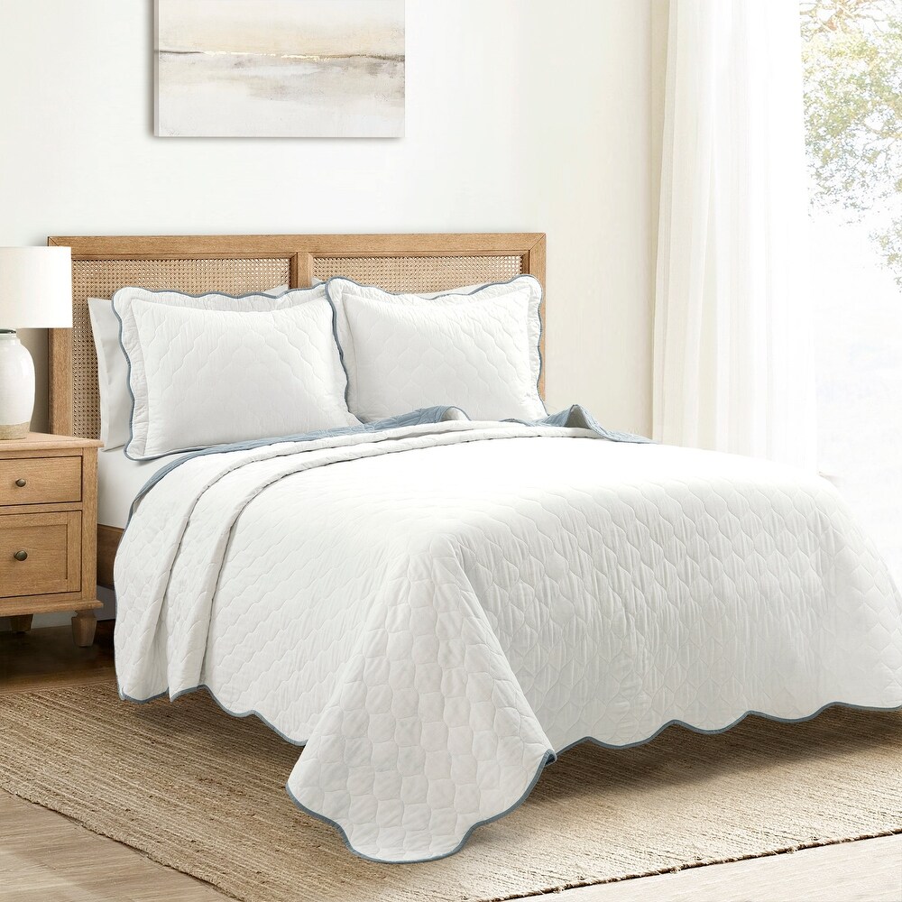 Lush Decor Coastal Chic Scallop Edge Reversible Quilt