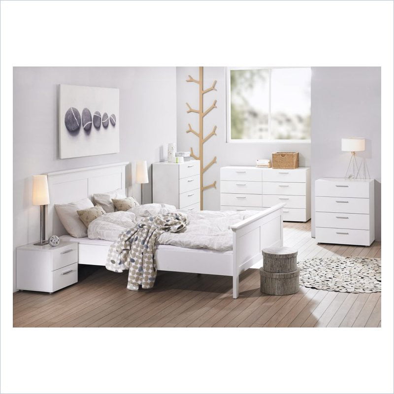 Atlin Designs Modern 8 Drawer Double Dresser with Bar Handles in White