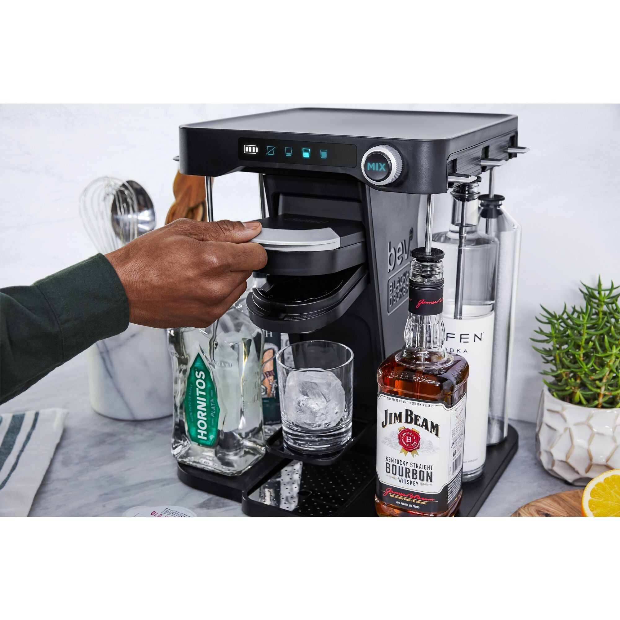 bev by BLACK+DECKER™ cordless cocktail maker