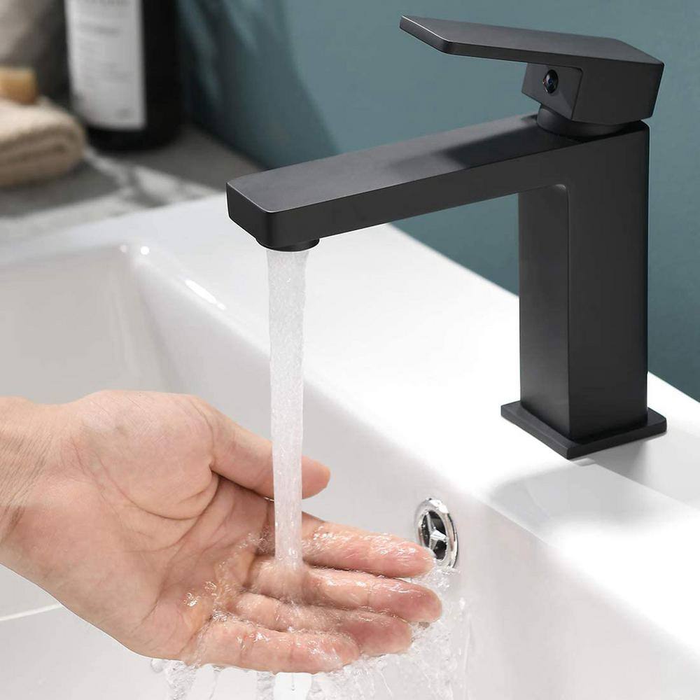 matrix decor Single Hole Lever Single-Handle Bathroom Faucet in Matte Black MDAL122011B