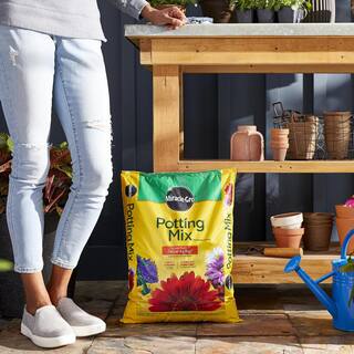 Miracle-Gro Potting Mix 16 qt. 2-Pack VB00009
