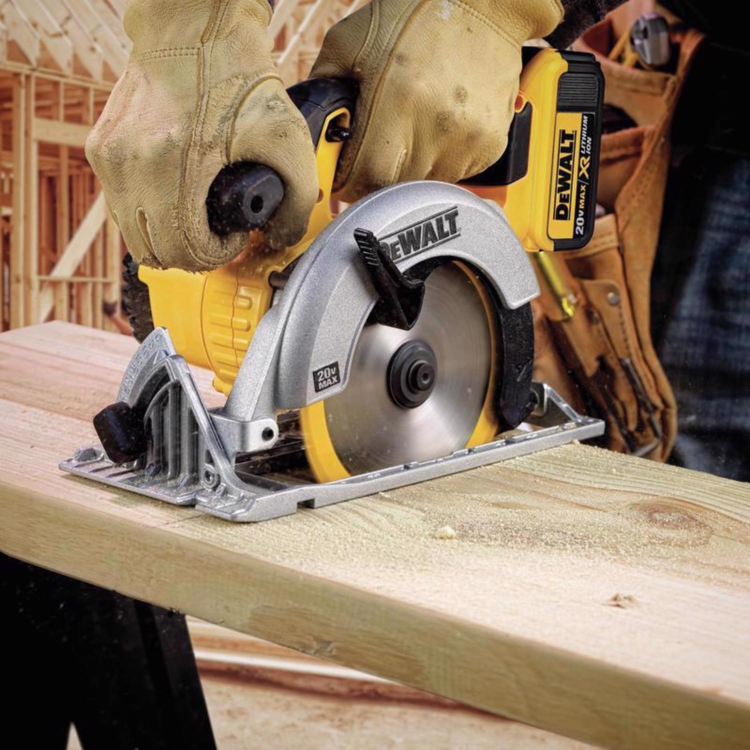 DW 20V MAX 6-1/2 in. Cordless Brushed Circular Saw Kit (Battery \u0026 Charger)