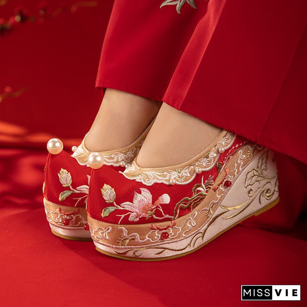 Vintage Blossom Embroidery Pointed Toe Pearl Flats Shoes