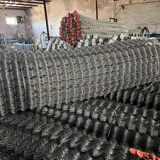 Factory Supply 10.8 Gauge  12 Gauge  14Gauge Galvanized and PVC Coating chain link fencing