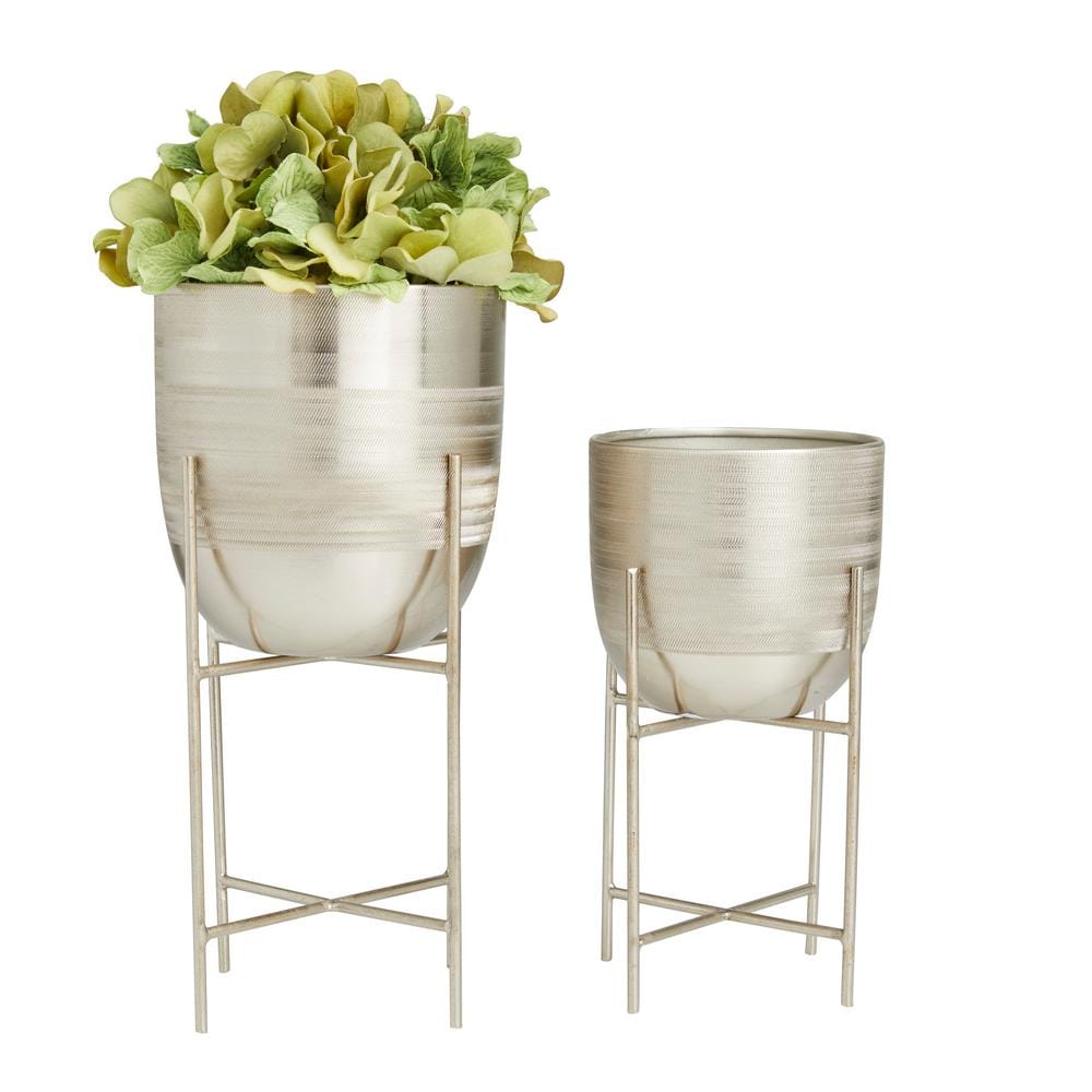 Litton Lane 12 in. x 6 in. Silver Iron Modern Planter (Set of 2) 040851