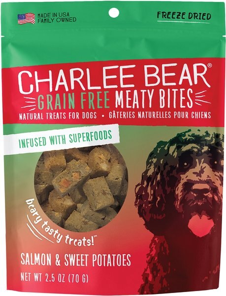 Charlee Bear Meaty Bites Salmon and Sweet Potatoes Freeze-Dried Grain-Free Dog Treats， 2.5-oz bag