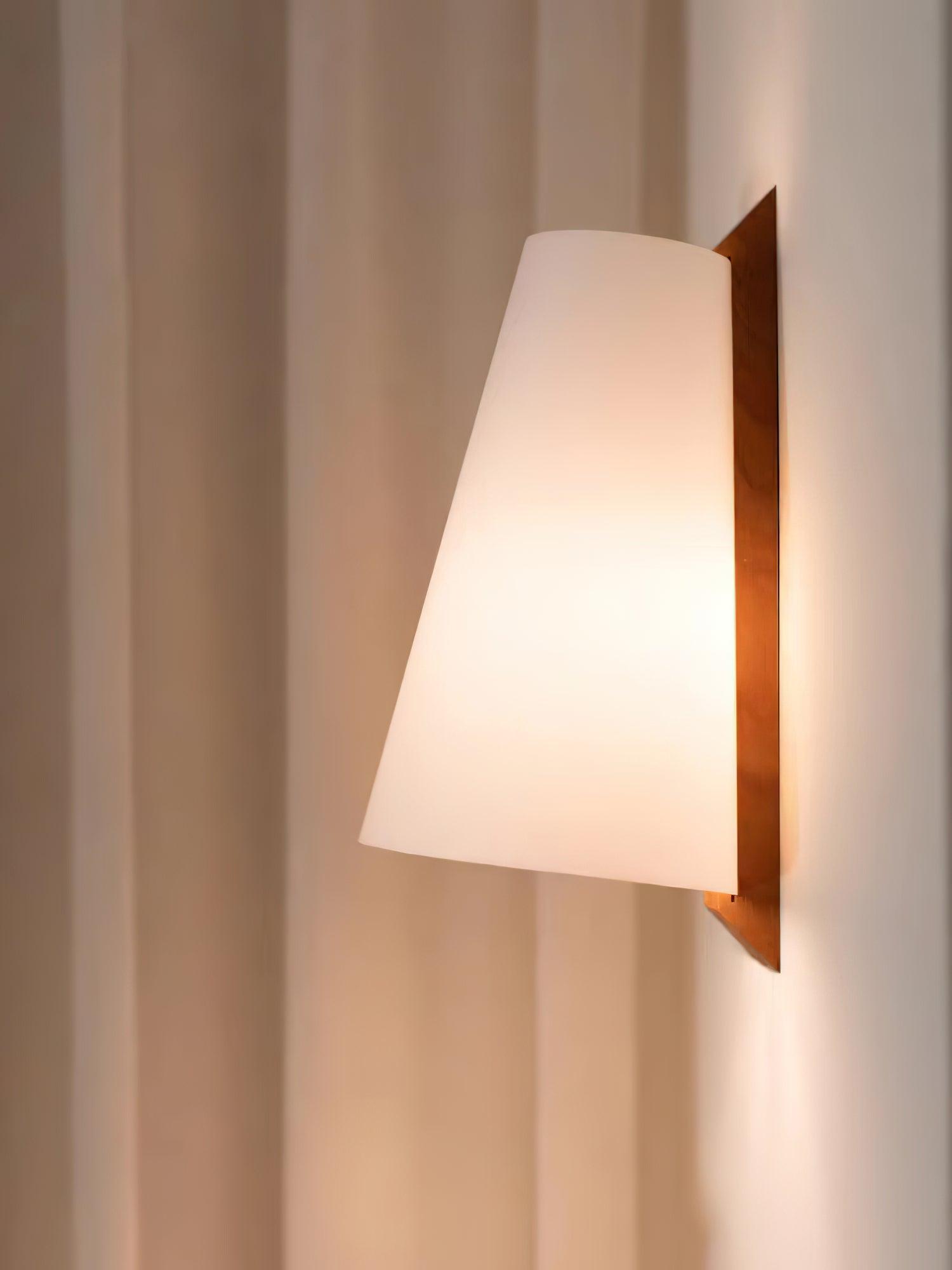 Lupe Wall Lamp