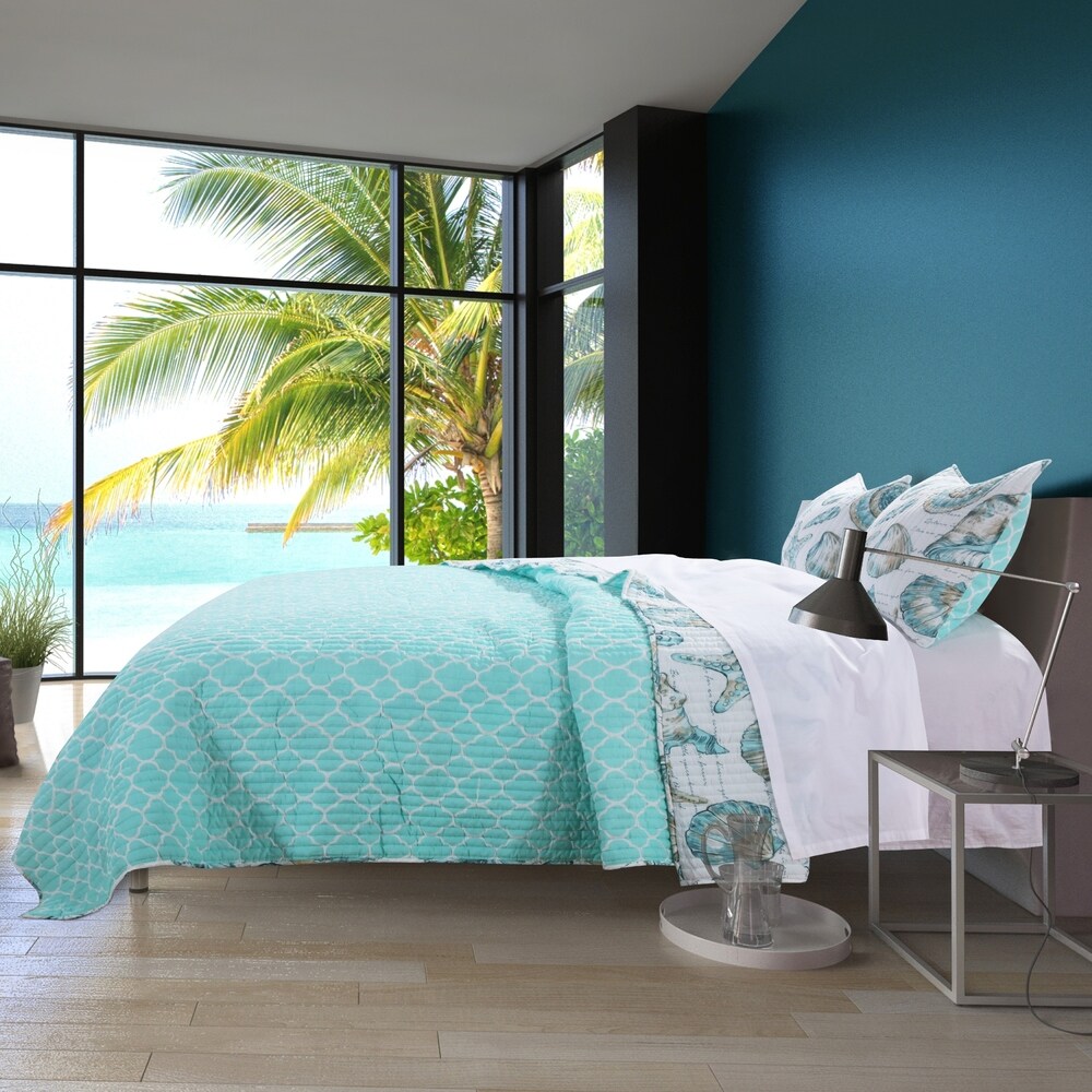 Barefoot Bungalow Cruz Oversized Coastal Quilt and Pillow Sham Set