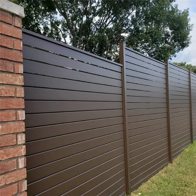 Factory Directly Supply Easily Assembled Decorative Privacy  Slat Fence