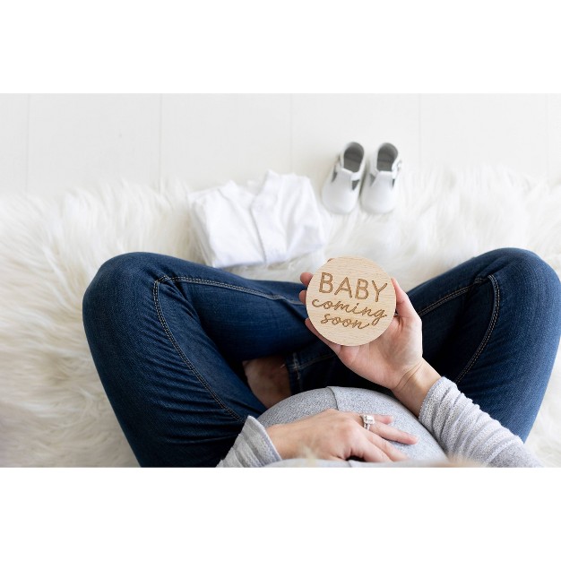 Pearhead Wooden Pregnancy Milestone Photo Props