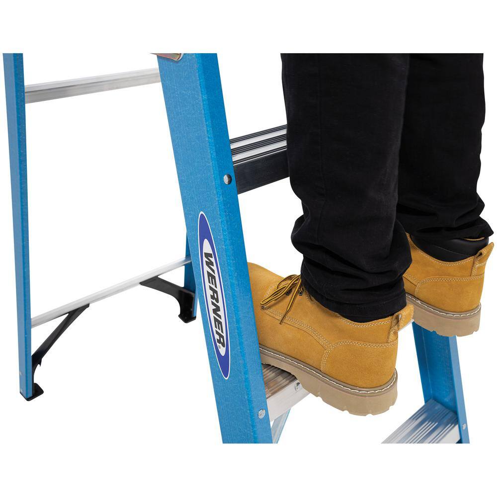 Werner 8 ft. Fiberglass Step Ladder with 250 lb. Load Capacity Type I Duty Rating FS108