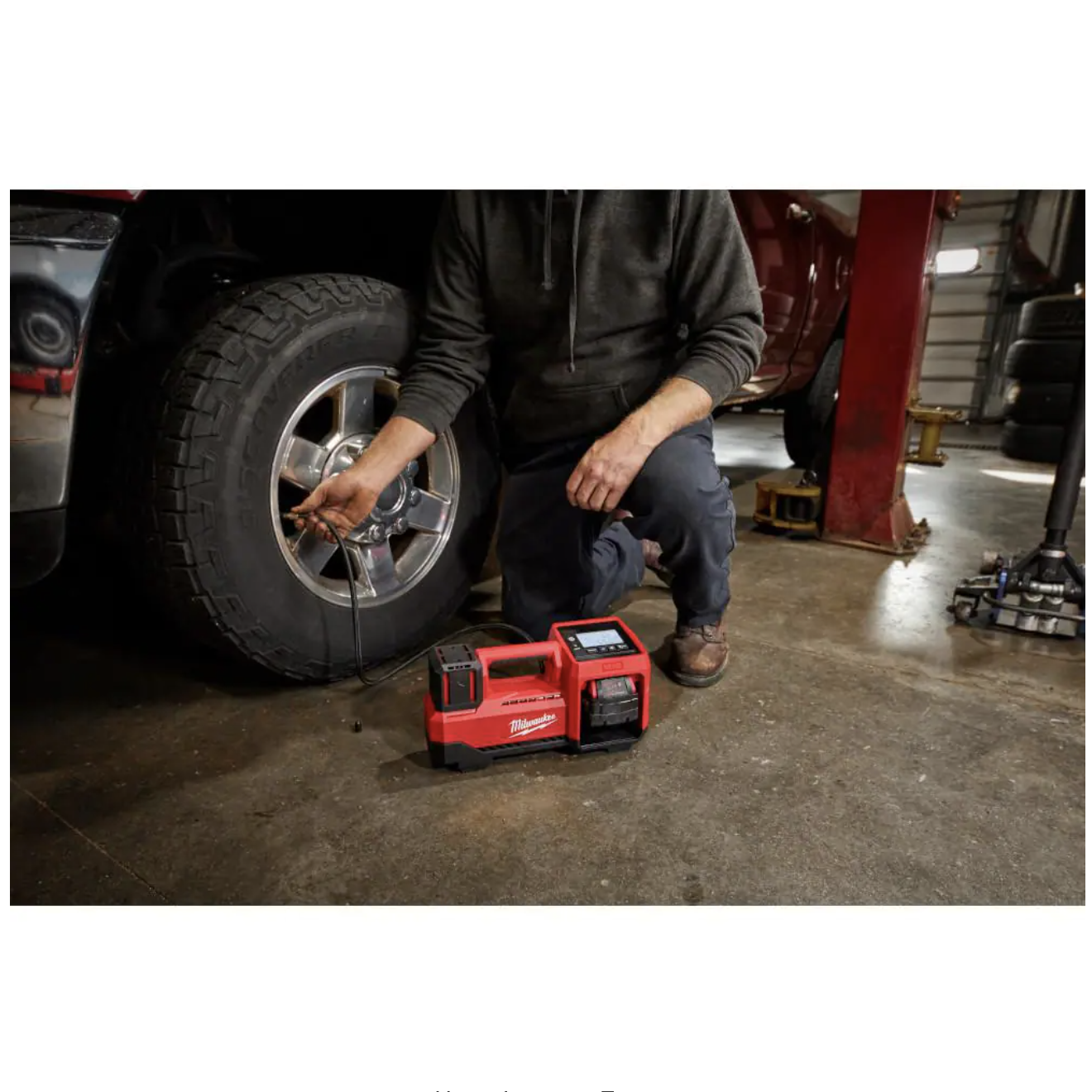 Milwaukee M18 18-Volt Lithium-Ion Cordless Inflator， Tool-Only (2848-20)