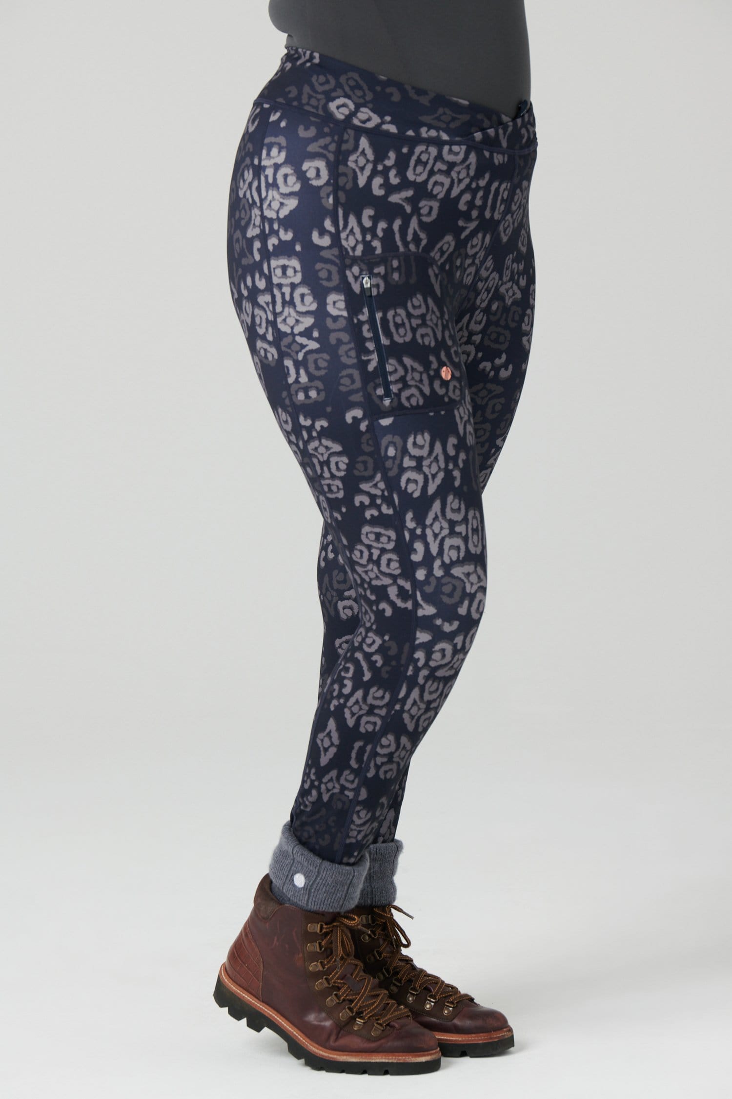 The Recycled Outdoor Leggings - Navy Wild Print