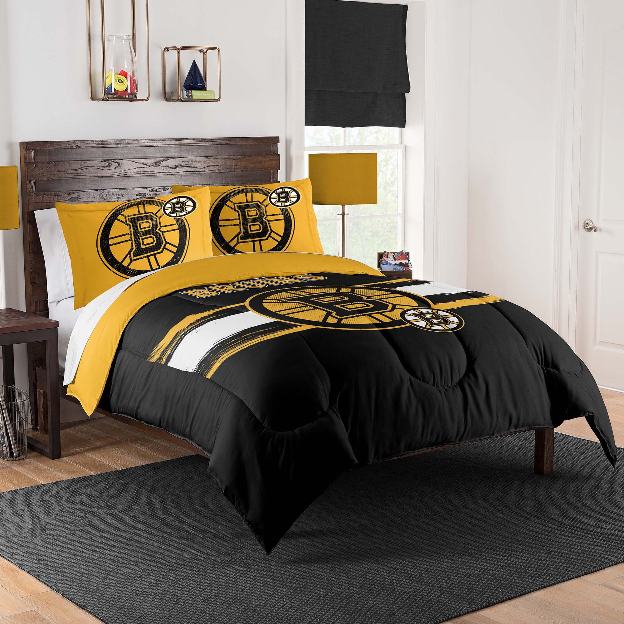 NHL Boston Bruins Officially Licensed Comforter and Sham set Full/Queen