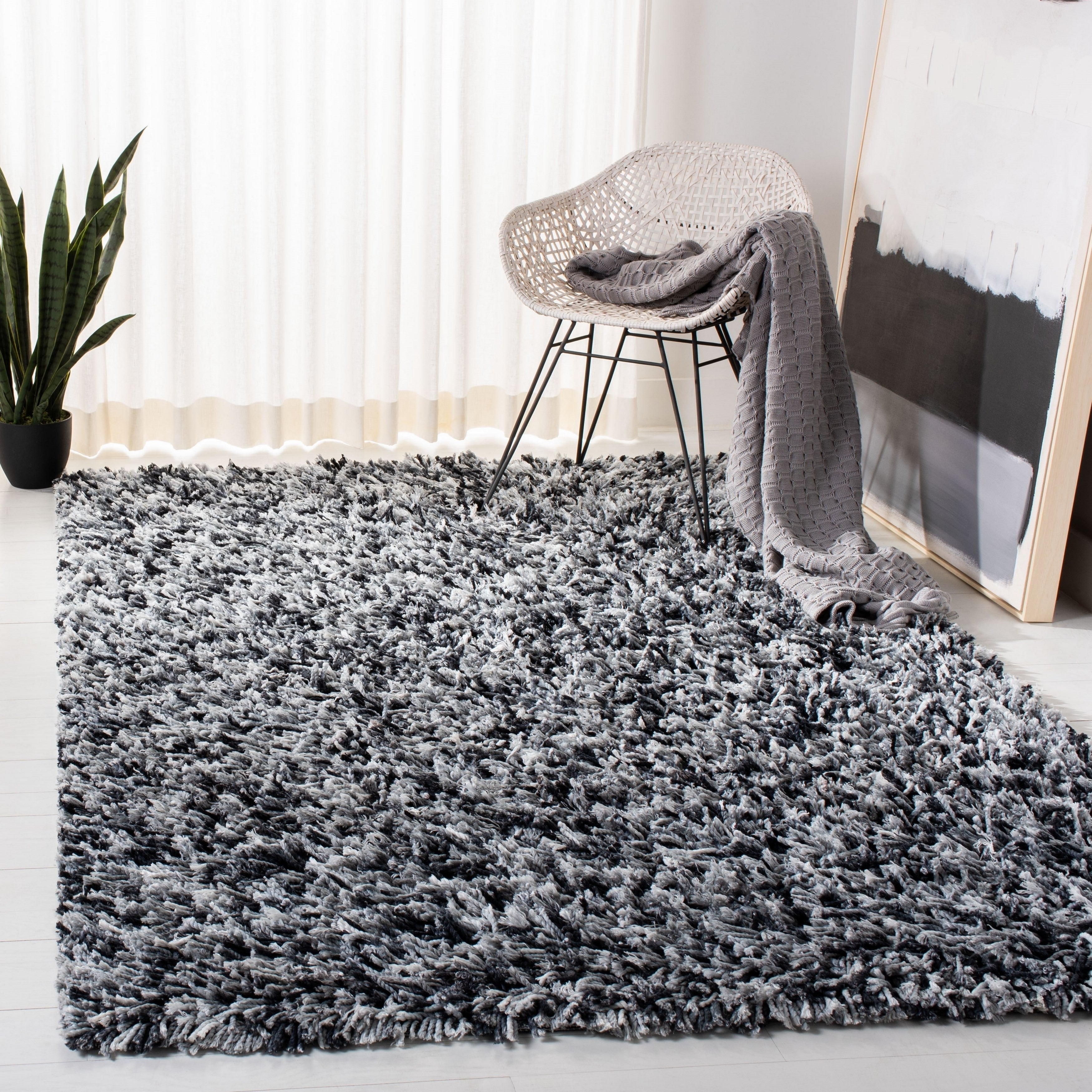 SAFAVIEH Rio Kynaston Solid Polyester Shag Area Rug, Grey/Ivory, 5' x 8'