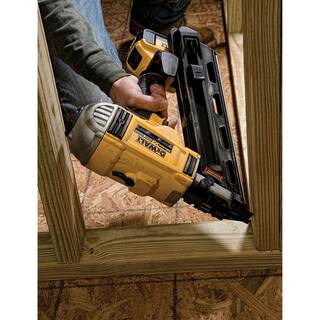 DW 20V MAX XR Lithium-Ion 30-Degree Cordless Brushless 2-Speed Framing Nailer and (2) 2.0Ah Batteries DCN692B203