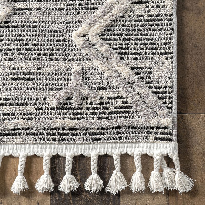 nuLoom Roxy Textured Diamond Tassel Area Rug