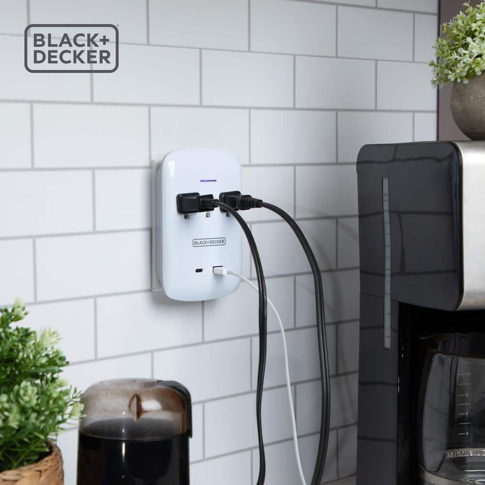 BLACK+DECKER 3 Grounded Outlets Surge Protector Wall Mount with 1 USB Charging Port, 1 USB-C Port BDXPA0042