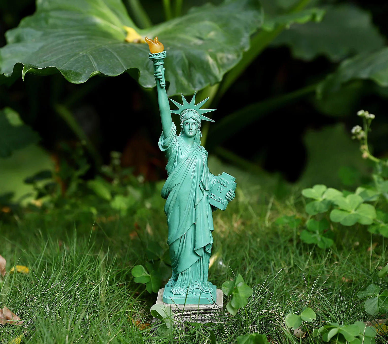 Techko Liberty Statue with Solar Spotlight