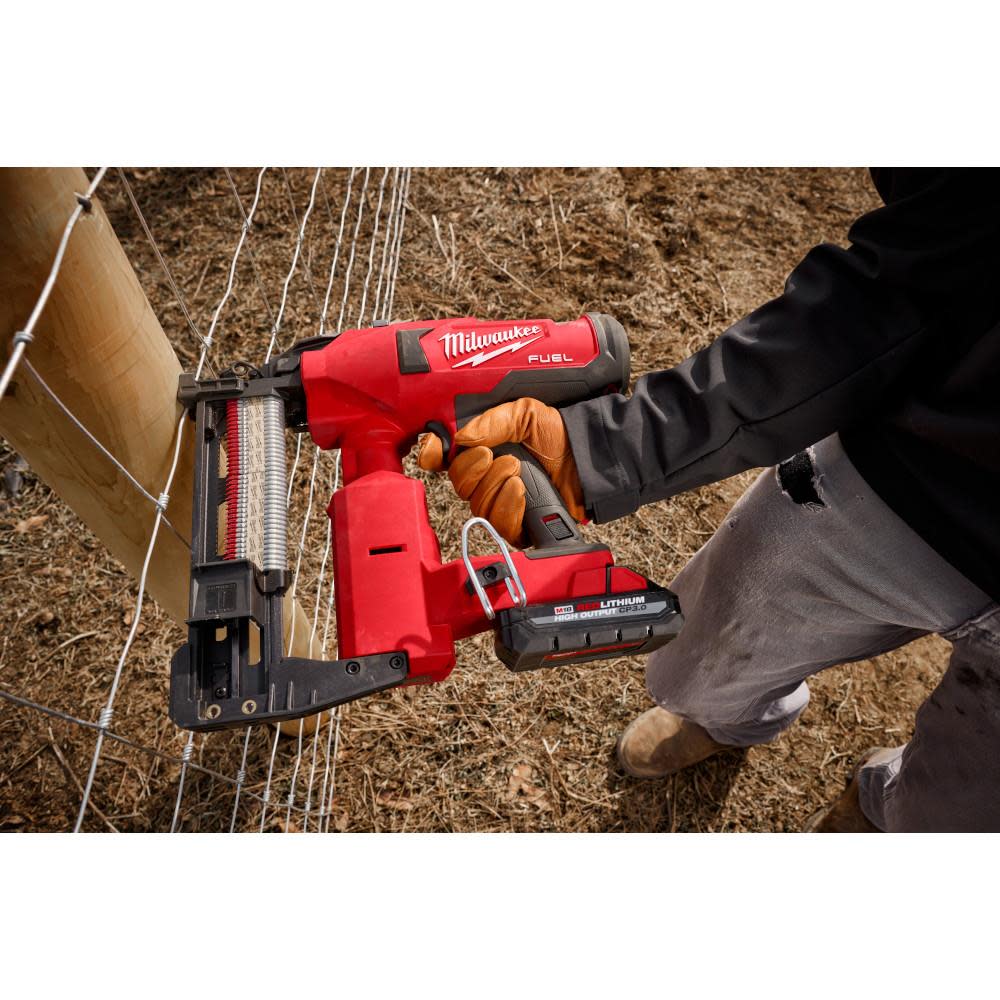 Milwaukee M18 FUEL Utility Fencing Stapler Kit ;