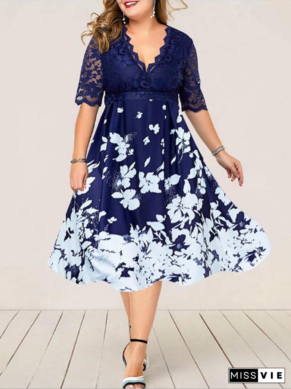 Women's Short Sleeve V-neck Floral Printed Lace Stitching Midi Dress