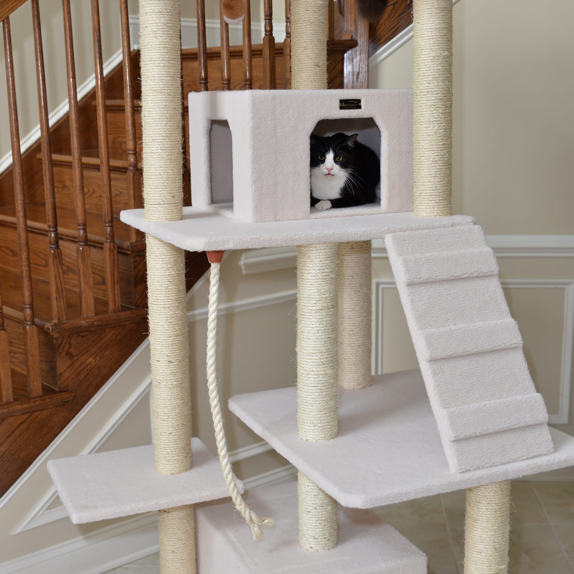 Armarkat Classic Model B8201 Real Wood Cat Tree， 82