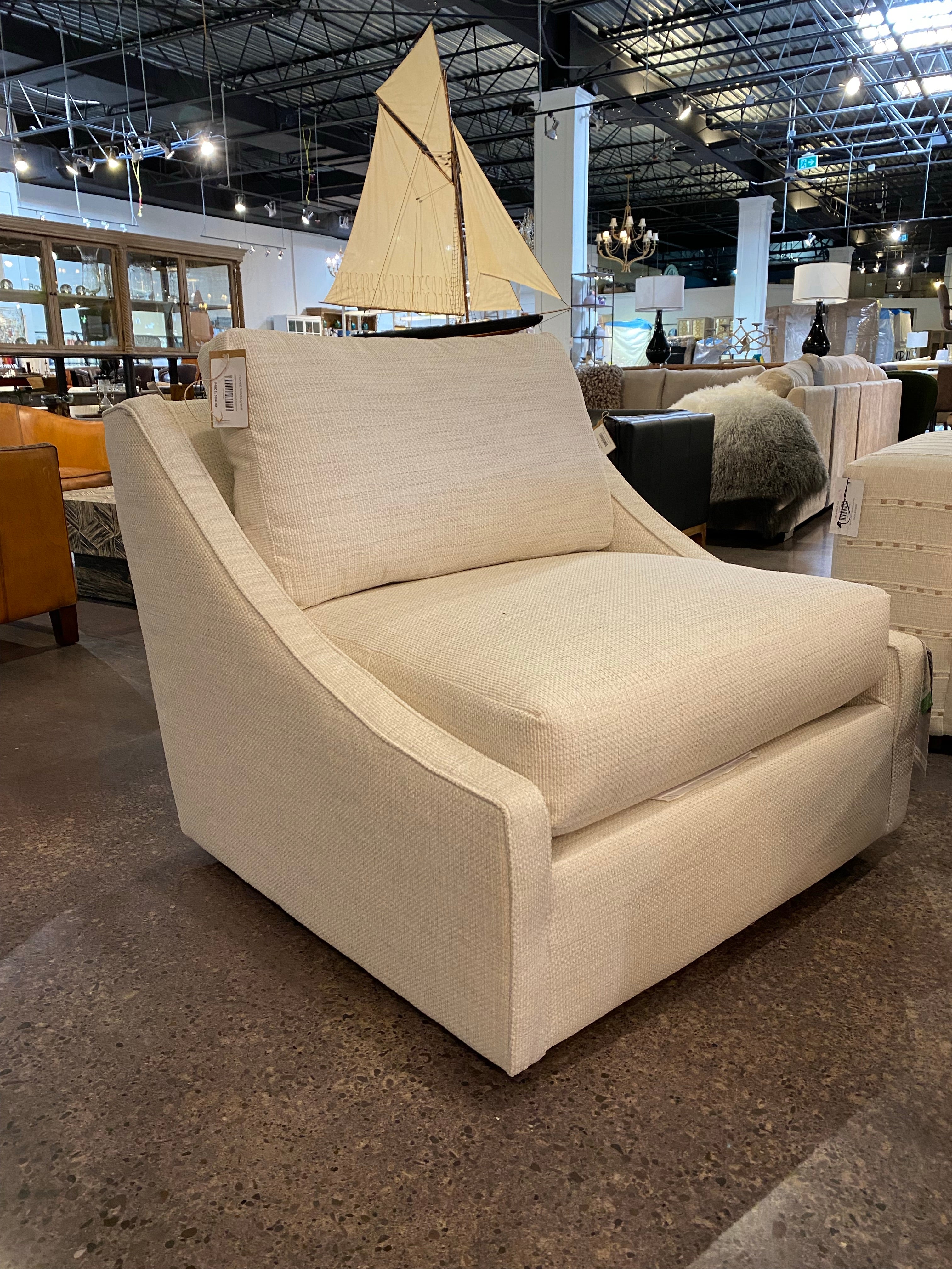 ROMEE SWIVEL CHAIR