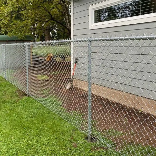 Direct Factory Supplies 5ft Height Galvanized Residential Steel Chain Link Fencing With Post.