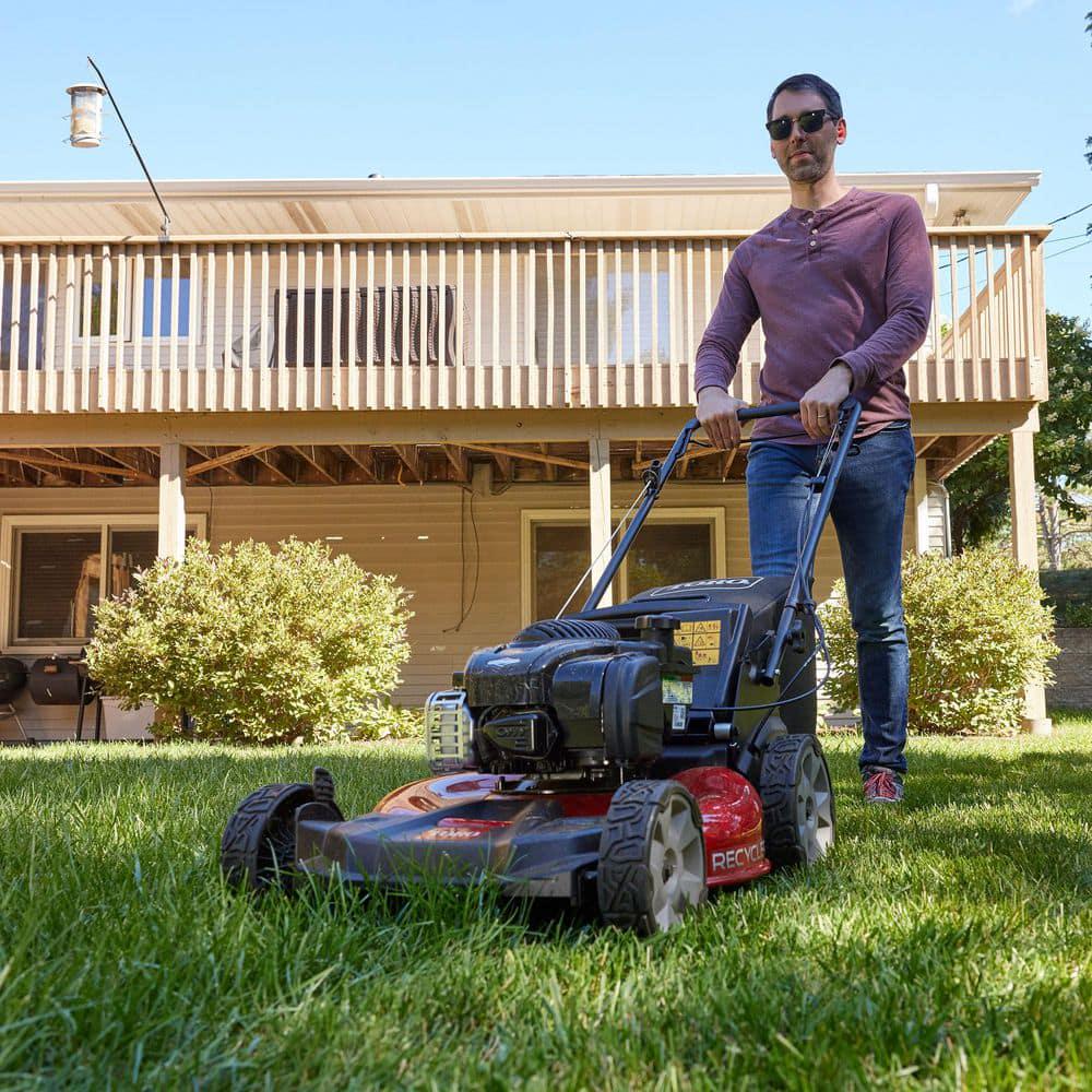 Toro 21 in Recycler Briggs and Stratton 140cc SelfPropelled Gas RWD Walk Behind Lawn Mower with Bagger