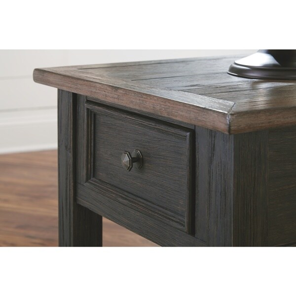 Signature Design by Ashley， Tyler Creek Casual Grayish Brown End Table