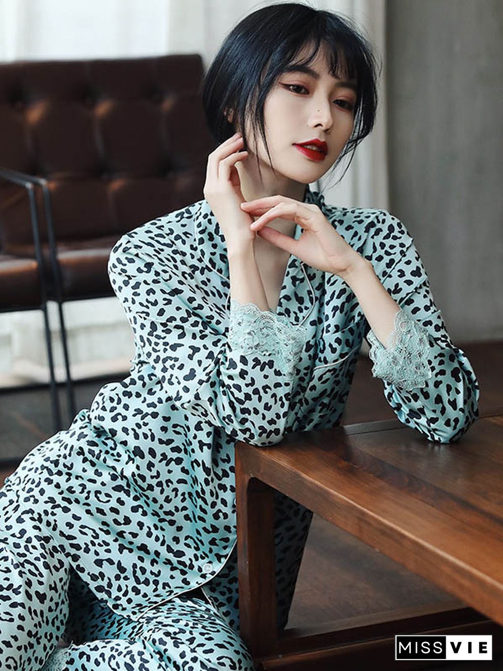 Comfortable Lapel Leopard T-Shirt&Pants Pajama Set