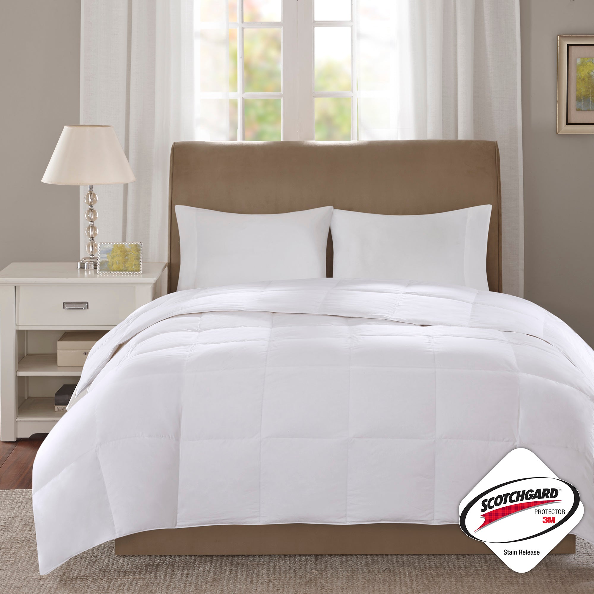 Comfort Classics 300 Thread Count 3M Scotchgard White Down Comforter， Level 1 - King