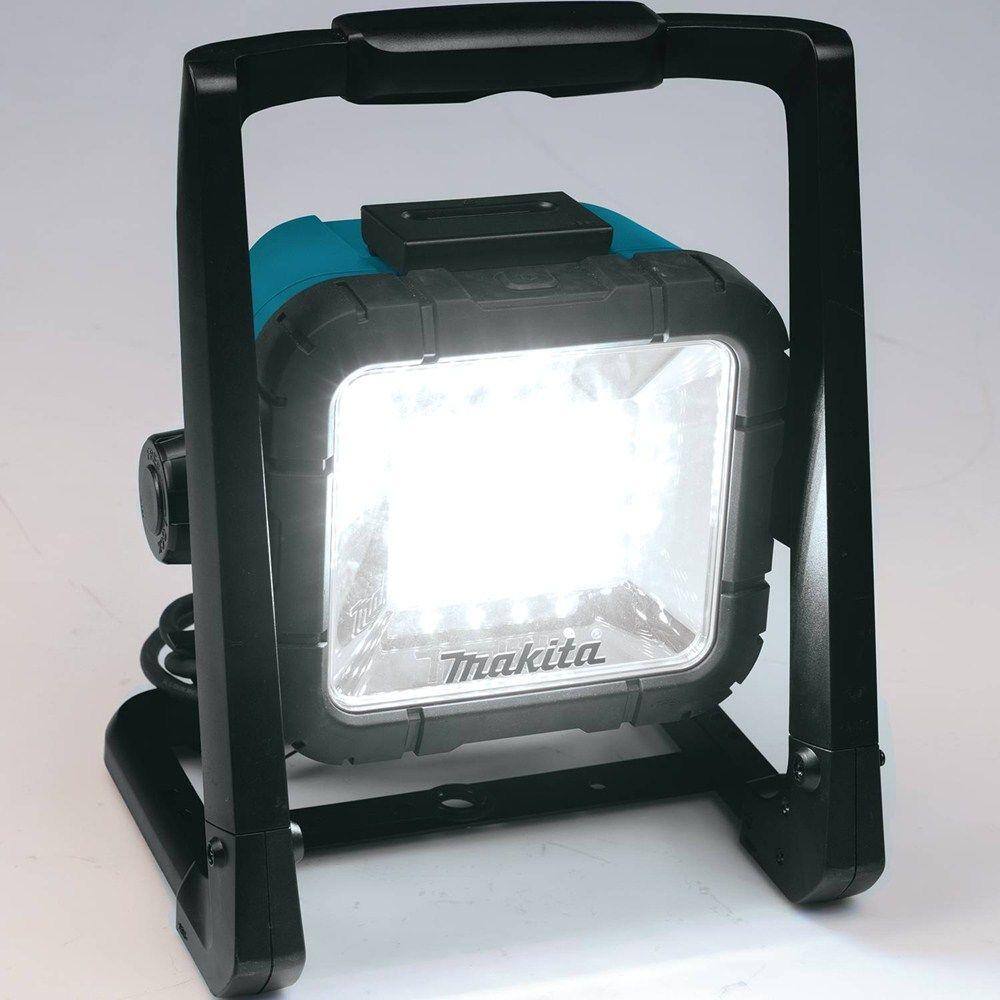 Makita 18V LXT Lithium-Ion CordlessCorded LED Flood Light DML805