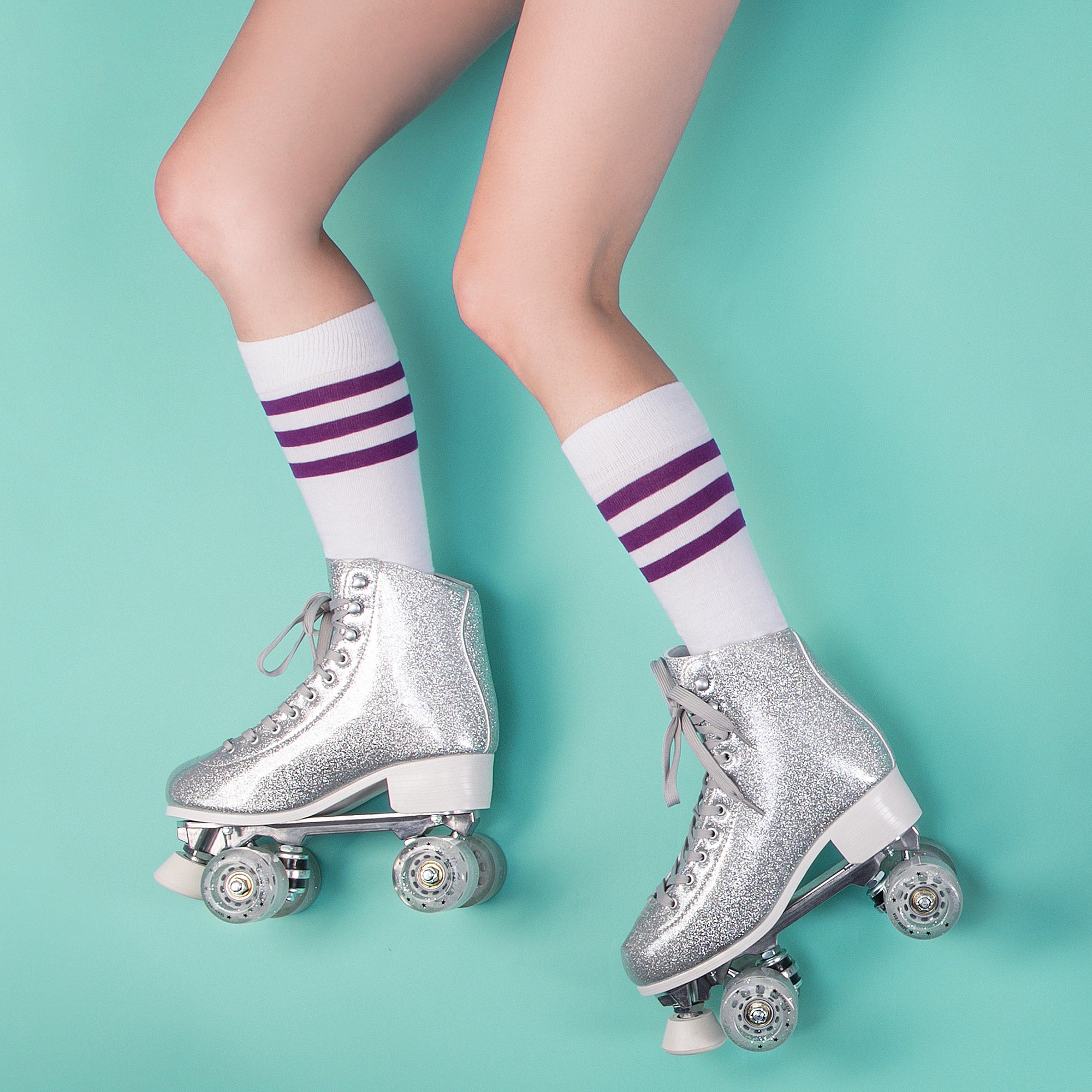 Cal 7 Sparkly Roller Skates for Indoor and Outdoor Skating， Faux Leather Quad Skate with Ankle Support and 83A PU Wheels for Kids and Adults (Silver， Men's 8/ Women's 9)