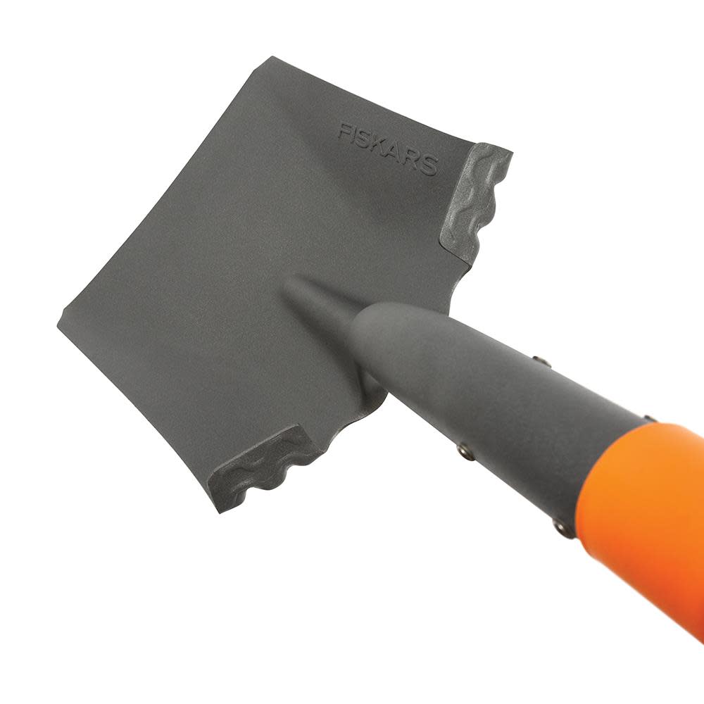 Fiskars Fiberglass Handle Transfer Shovel, Steel Head Garden Shovel