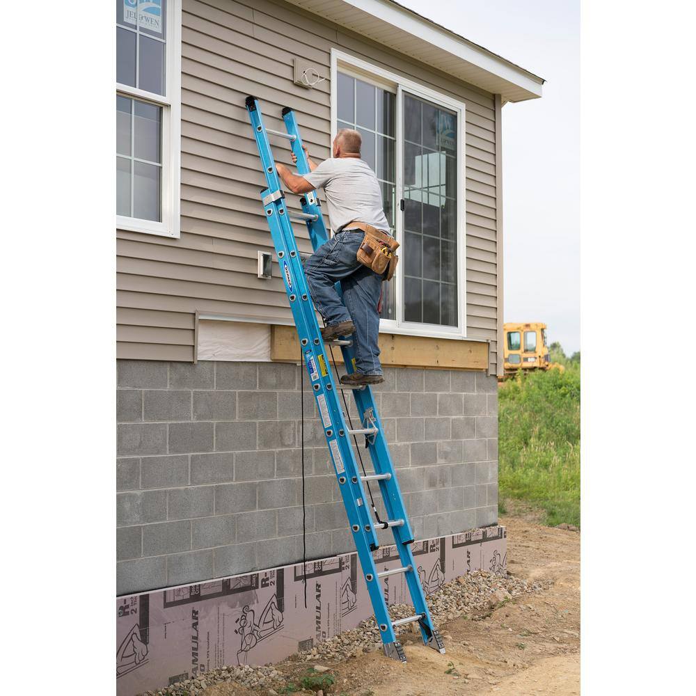 Werner 20 ft. Fiberglass Extension Ladder with 250 lb. Load Capacity Type I Duty Rating FE1020-2