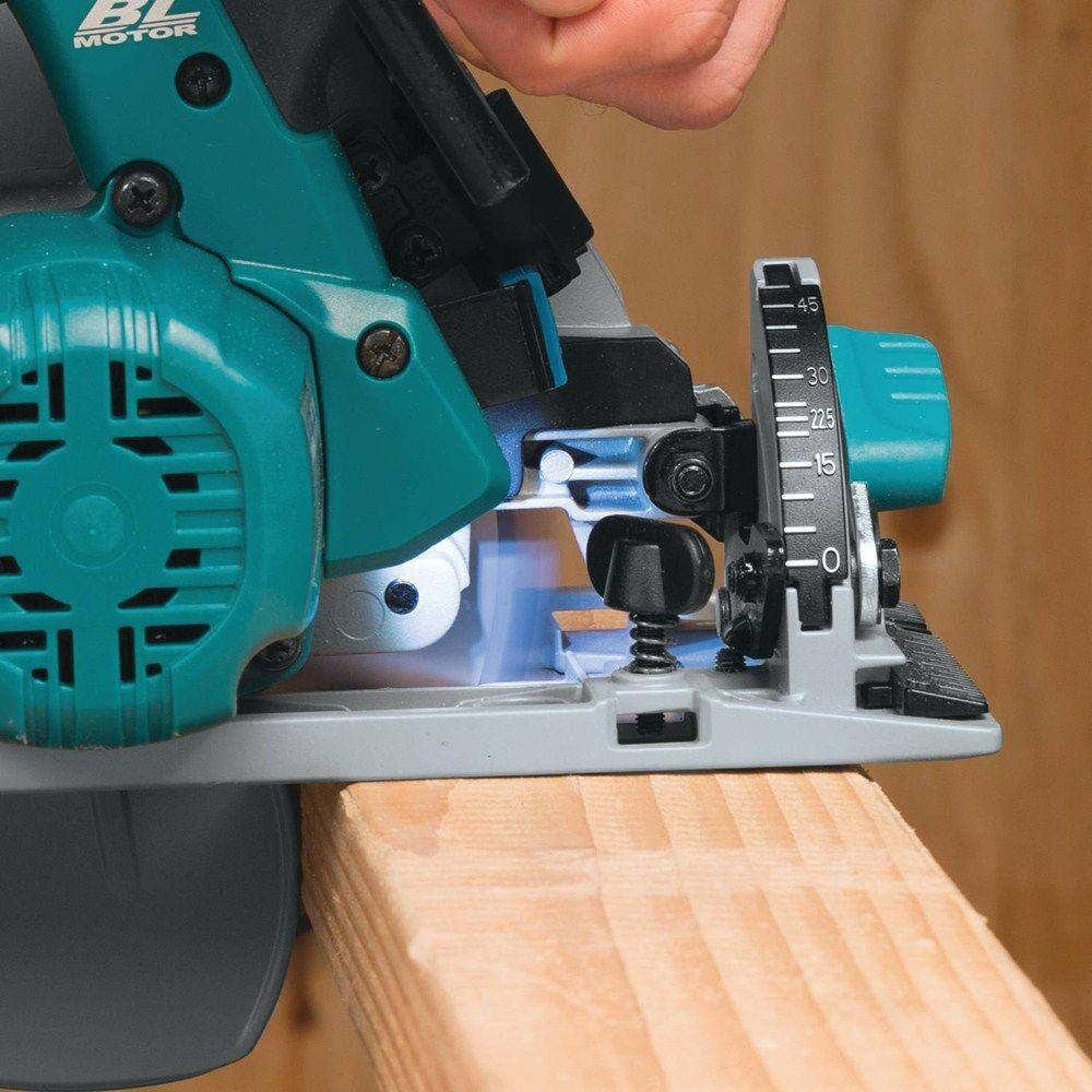 Makita 18V LXT Lithium-Ion Brushless Cordless 6-12 in. Circular Saw with Electric Brake and 24T Carbide Blade (Tool-Only) XSH03Z