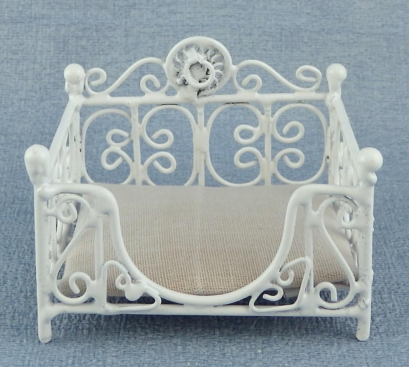 Dolls House Prince Or Princess Dog Cat Bed Basket White Miniature Pet Accessory