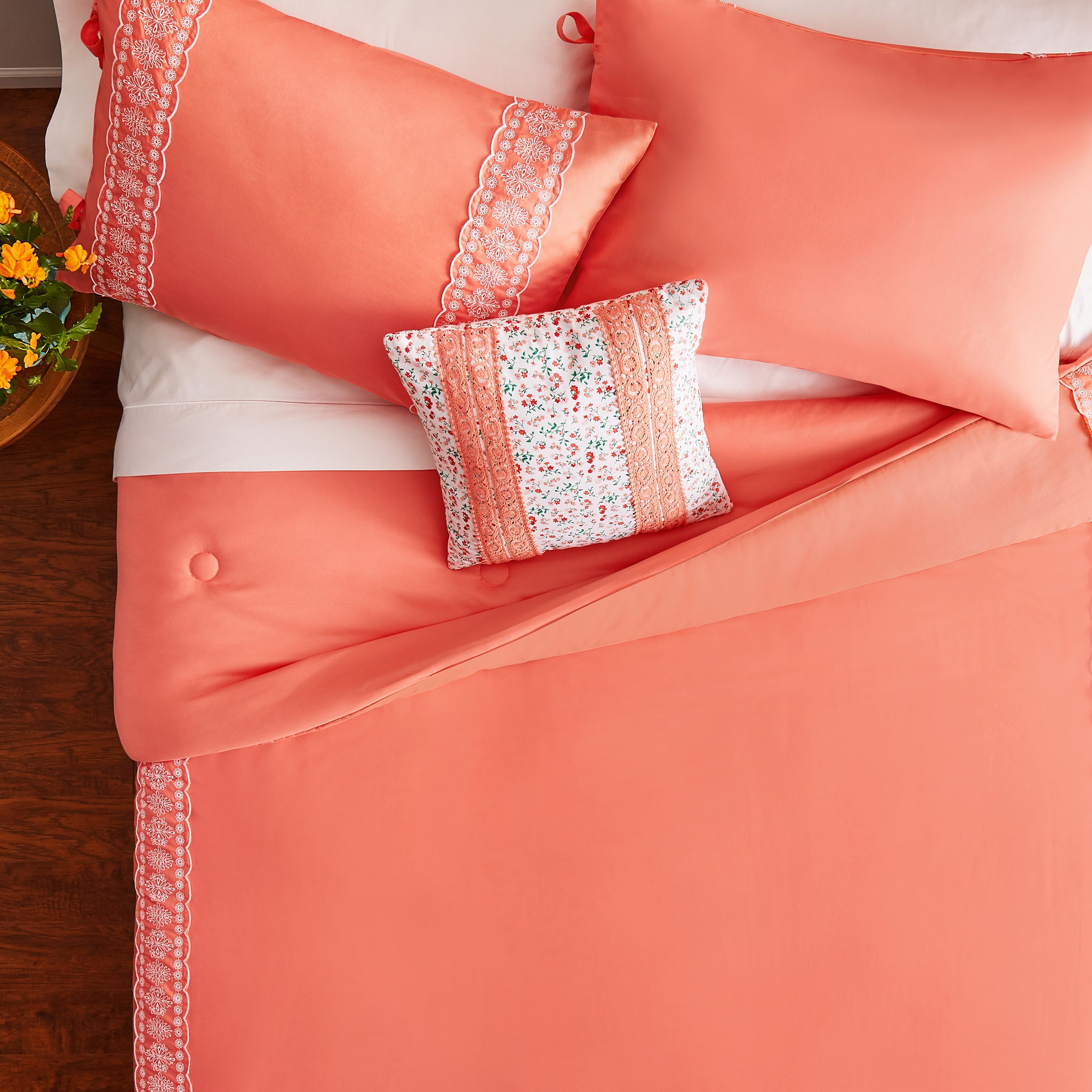 The Pioneer Woman Coral Cotton Eyelet 4-Piece Comforter Set， Full / Queen