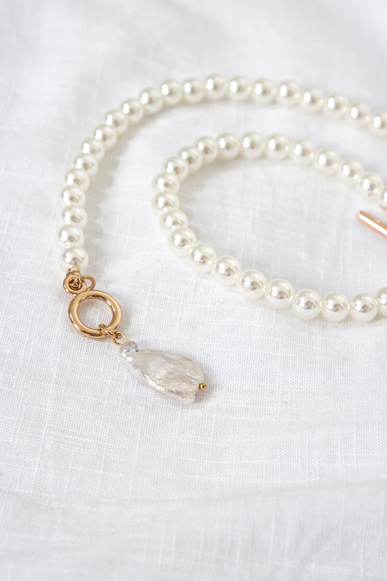 Shell Spell Choker White