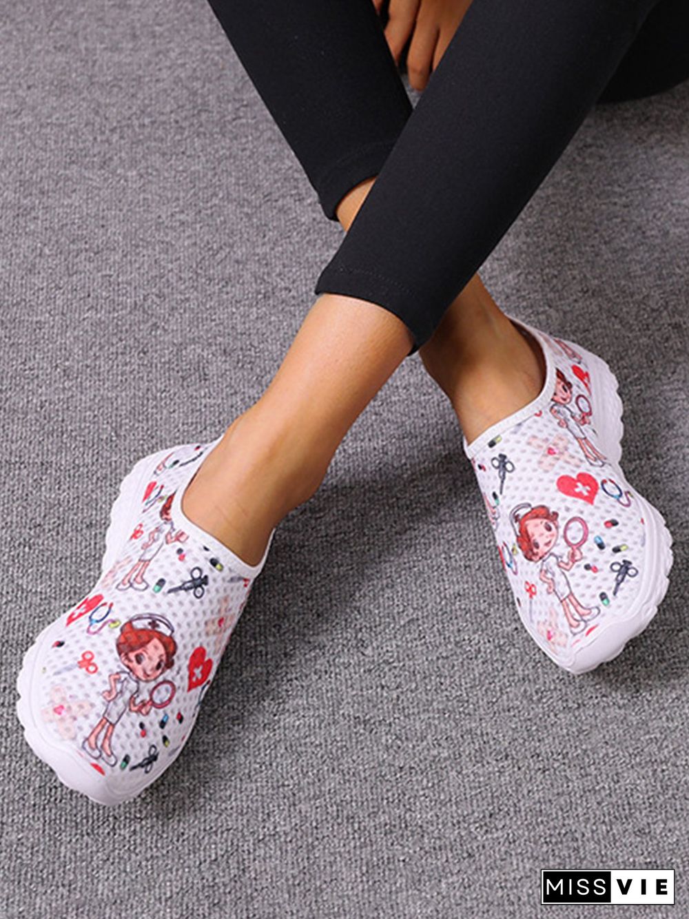 Nurse Fighting Epidemic Print Breathable Tulle Mesh Lightweight Sneakers