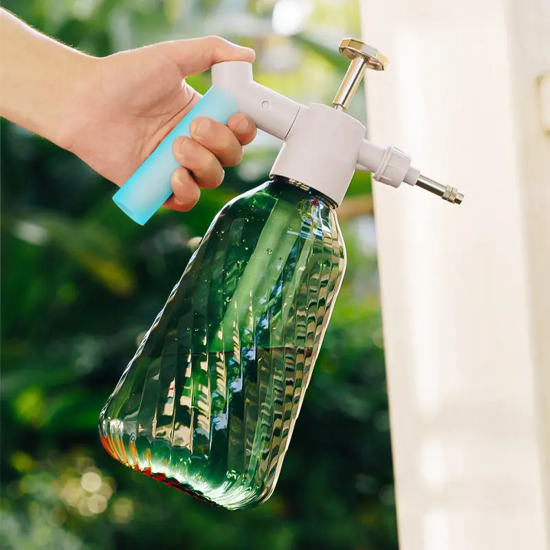 1.5L plastic spray bottle for garden plant watering pump spray bottle household handhold sprayer