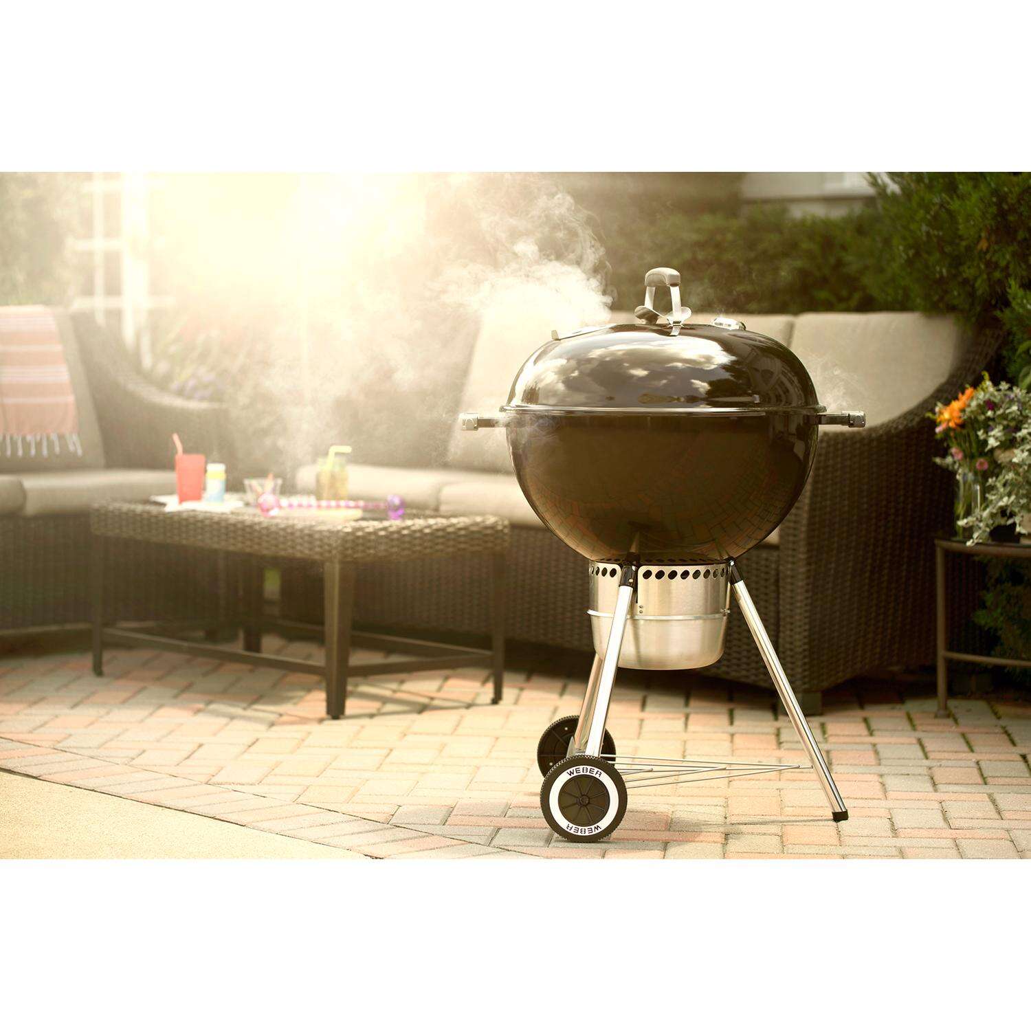 Weber 22 in. Original Kettle Premium Charcoal Grill Black