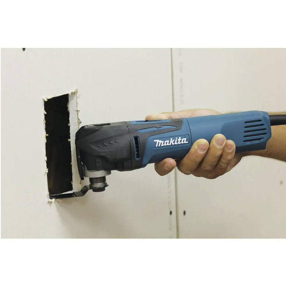 Makita 3 Amp Corded Variable Speed Oscillating Multi-Tool Kit With Blade， Sanding Pad， Sandpaper， Adapter， Hard Case