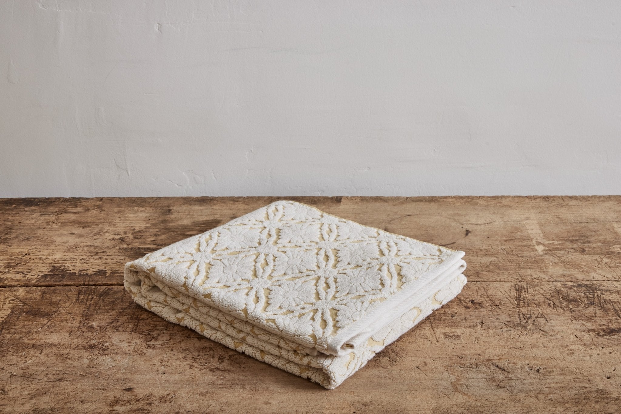 Nickey Kehoe Marguerite Bath Towel in Chamomile