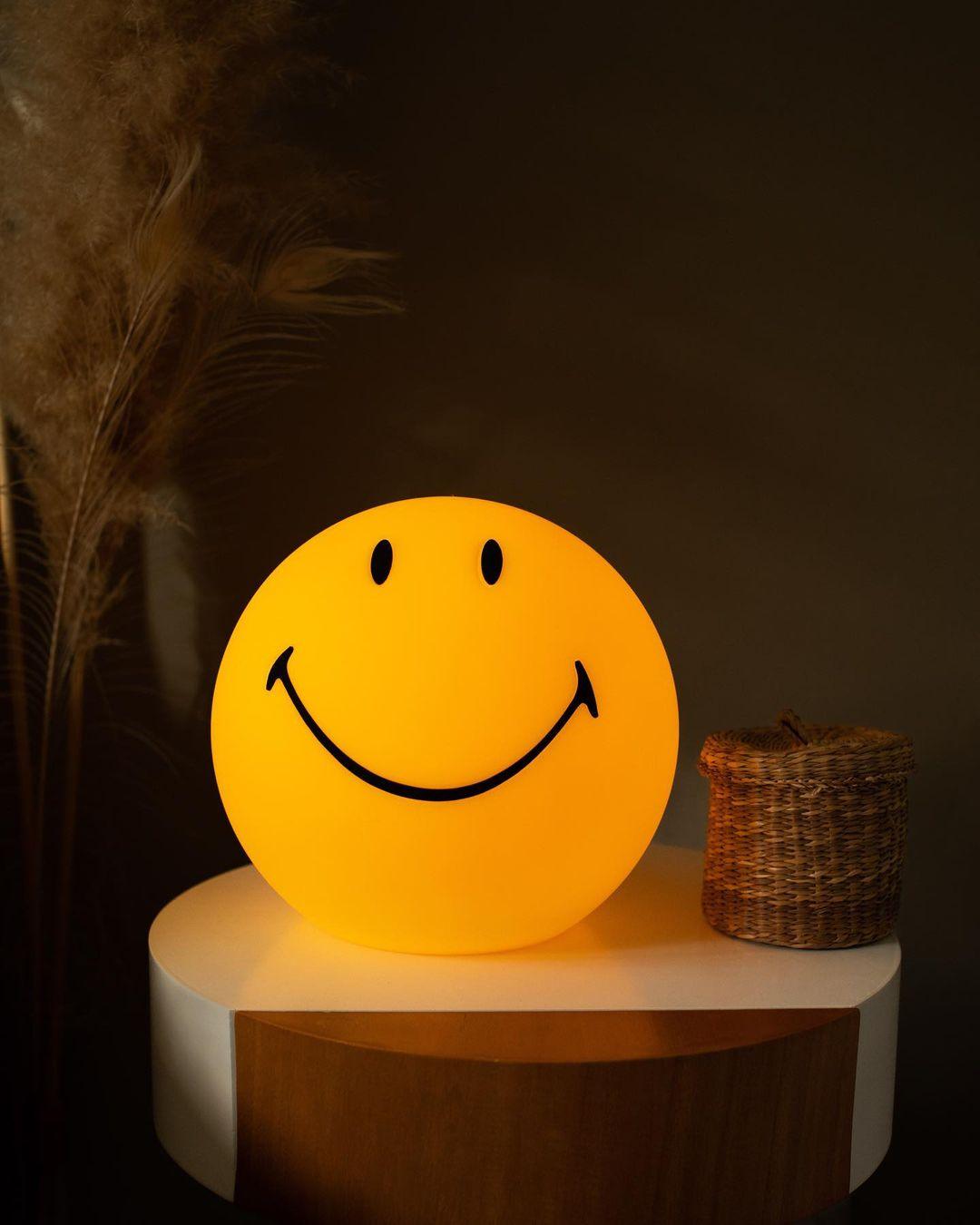 Smiling Rechargeable Table Lamp